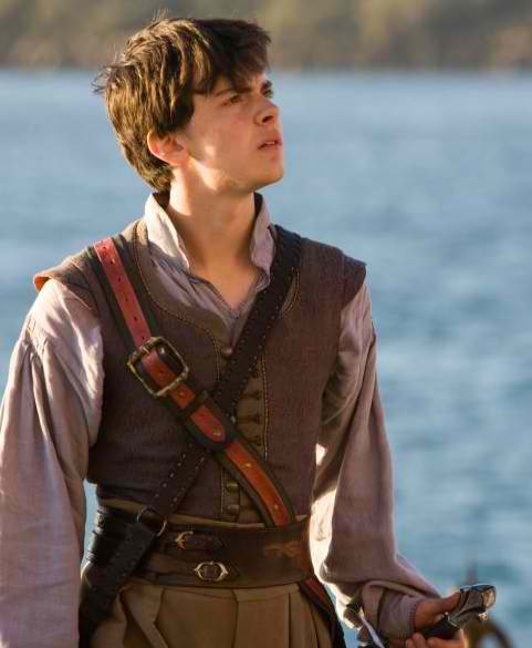 Happy birthday to both of my first love and my first King and my one and only Edmund Pevensie, Skandar Keynes! 