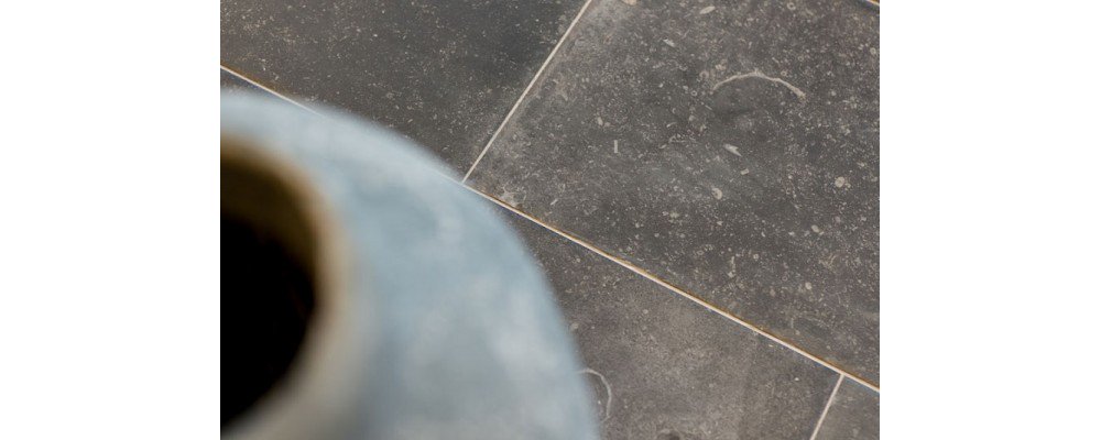 A Guide to Buying Porcelain Floor Tiles ow.ly/ZLLD30e597B #PorcelainTiles #PorcelainFlooring