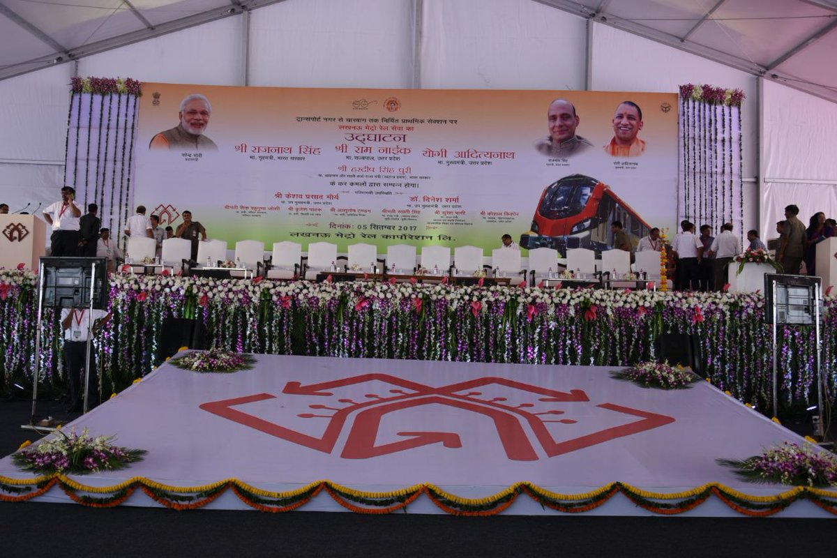 LucknowMetro_'s tweet photo. केंद्रीय मंत्री श्री @rajnathsingh और यूपी सीएम @myogiadityanath कुछ देर में #LucknowMetro का उद्घाटन करेंगे। #LucknowMetro https://t.co/DJxKWdEjDh