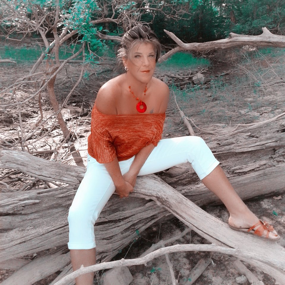 FThic's tweet photo. Ok lady in #Red is to be a lady in #bed. Good Night Facebook Family, thank you for the continued support u GIVE ME. Know IM ThANkFuL #MODEL https://t.co/5fcNONyRQW