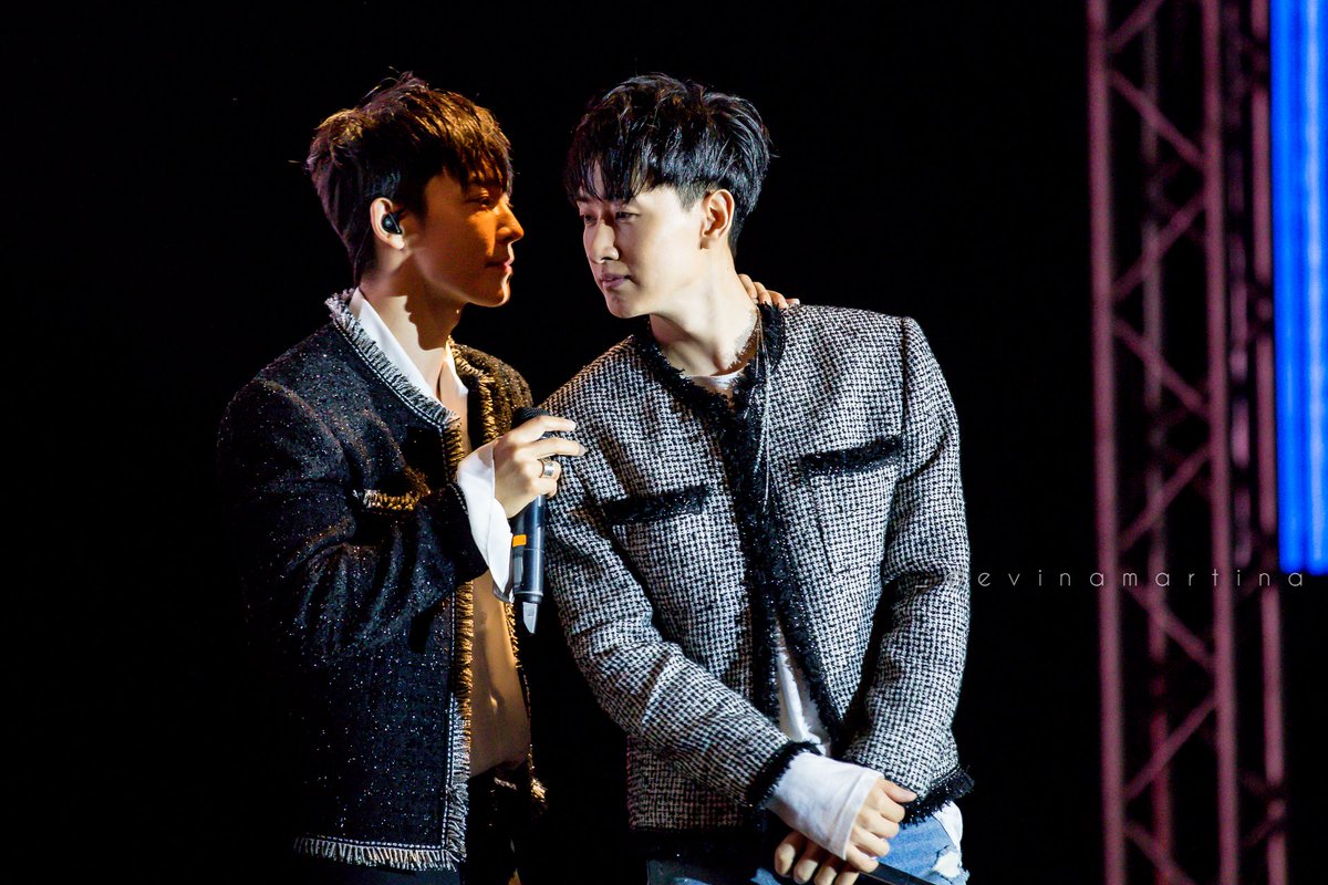 _devinamartina's tweet photo. 170904 Super Junior D&amp;E #이동해 #동해 #은혁 #SuperJunior #Donghae #Eunhyuk #kbee2017Jakarta #KBEE https://t.co/5vacXQjQ3i