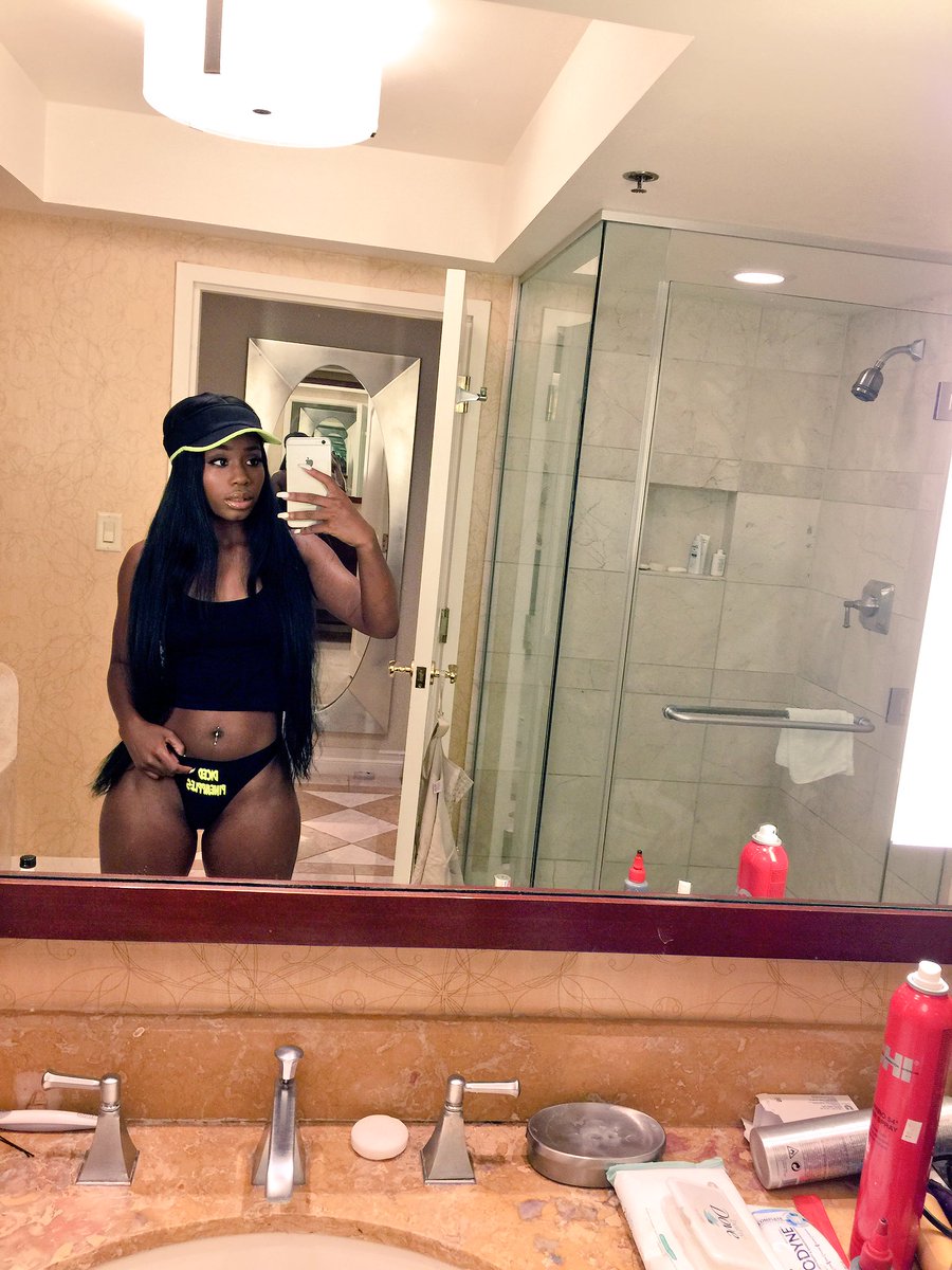 milani_taylos's tweet photo. Snack and the meal. https://t.co/LTVOBdDUts
