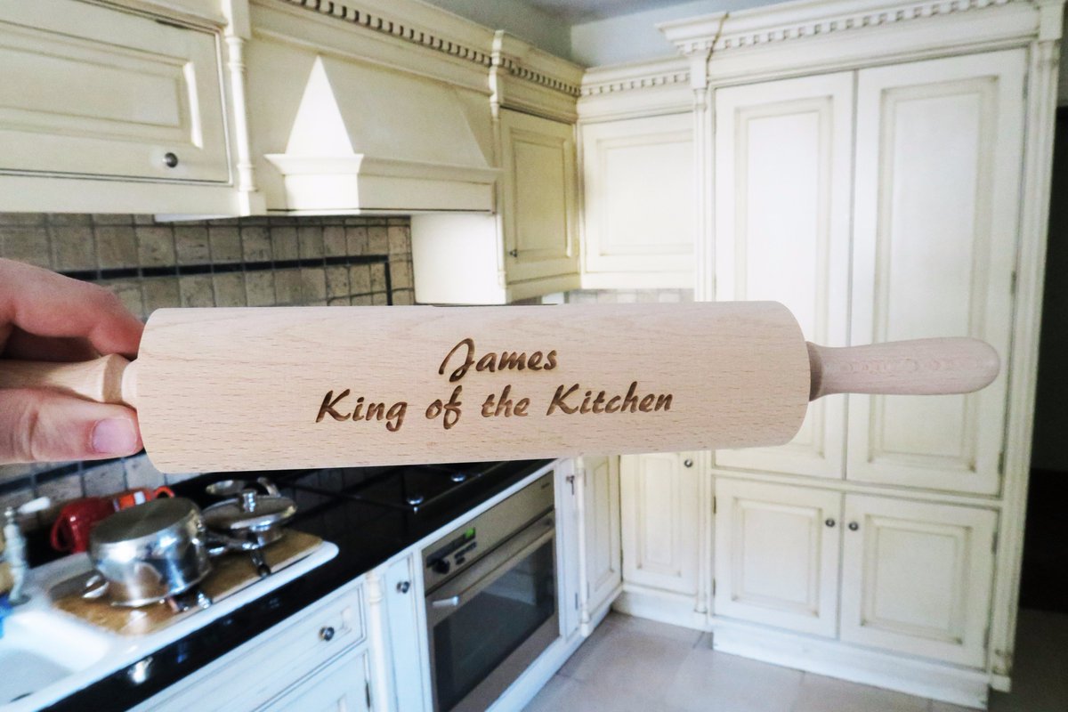 LaserliciousUK's tweet photo. https://t.co/4U0fQlia8a Just £4.99 for a Personalised Rolling Pin. Perfect for a ⭐ Baker #GBBO #GBBO2017 #GBBOTwitterBakeAlong #bargain https://t.co/9JKbQlIPon