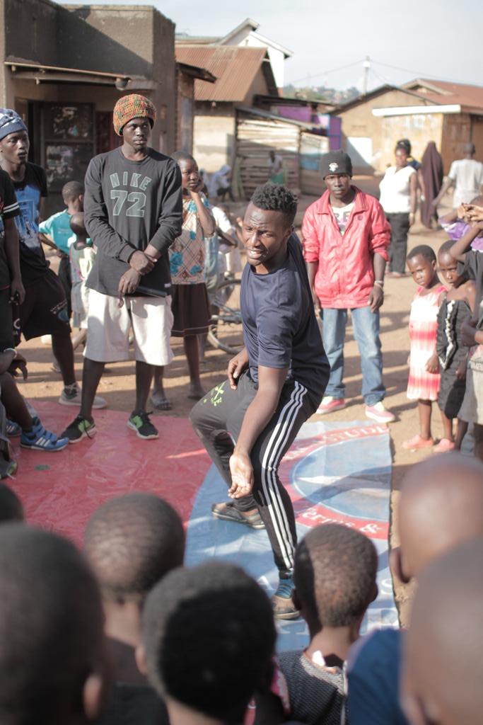 McViniikizo's tweet photo. @NaweOsobolampu @HipHopforChang3 #commmunitytocommunityhiphopoutreach #nompu moments @McViniikizo https://t.co/qIYHUtCnSb