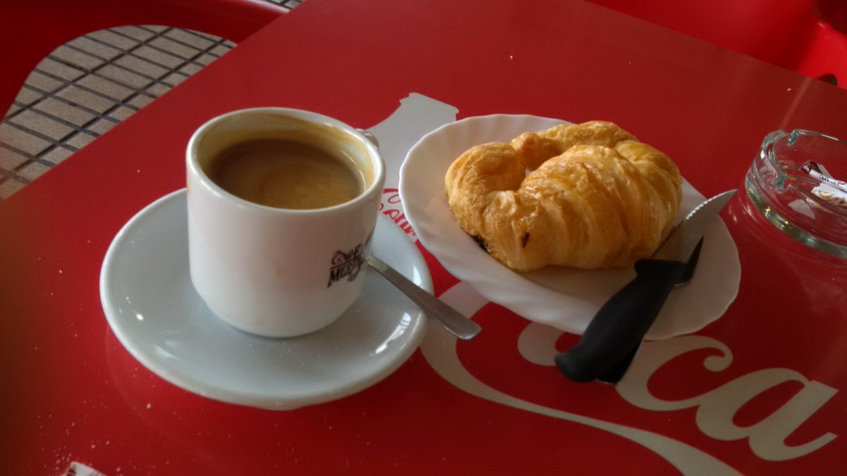 madesign54's tweet photo. #Breakfastt nothing like a cafe solo and a crossing, on the first day in spain to wake you up https://t.co/QBRqj5J9V4