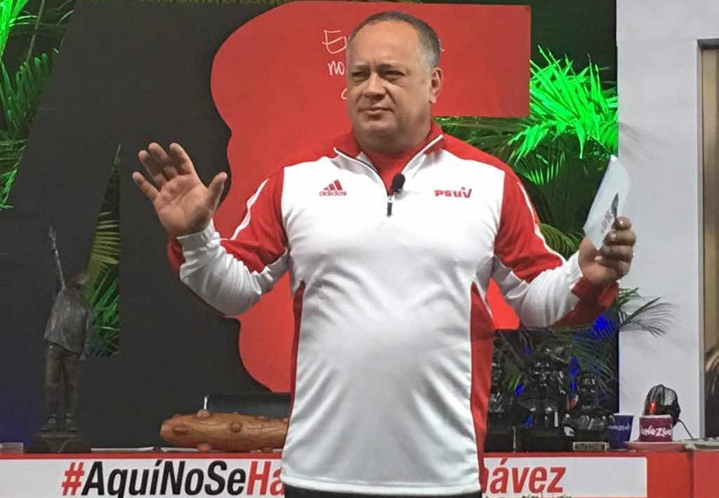 ConElMazoDando's tweet photo. Cabello: ¡A los Presidentes arrastrados no los sancionan porque son bien jala bolas https://t.co/Lmt3He6TrM #04Sep https://t.co/dFnhP6IJ99