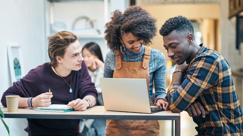 microsoftitalia's tweet photo. Per il tuo ritorno a scuola: tantissime offerte su tutta la linea Surface, Xbox e i migliori accessori Microsoft. https://t.co/LDUxPmo2lv https://t.co/ga7wV6W4ED