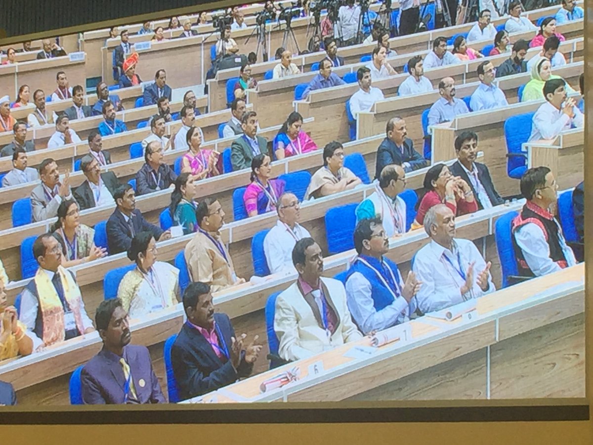 EduMinOfIndia's tweet photo. VP @MVenkaiahNaidu addressed awardee teachers at 'National Awards to Teachers 2016' function at Vigyan Bhawan. #TeachersDay #DIKSHAlaunch https://t.co/H456wX65cq