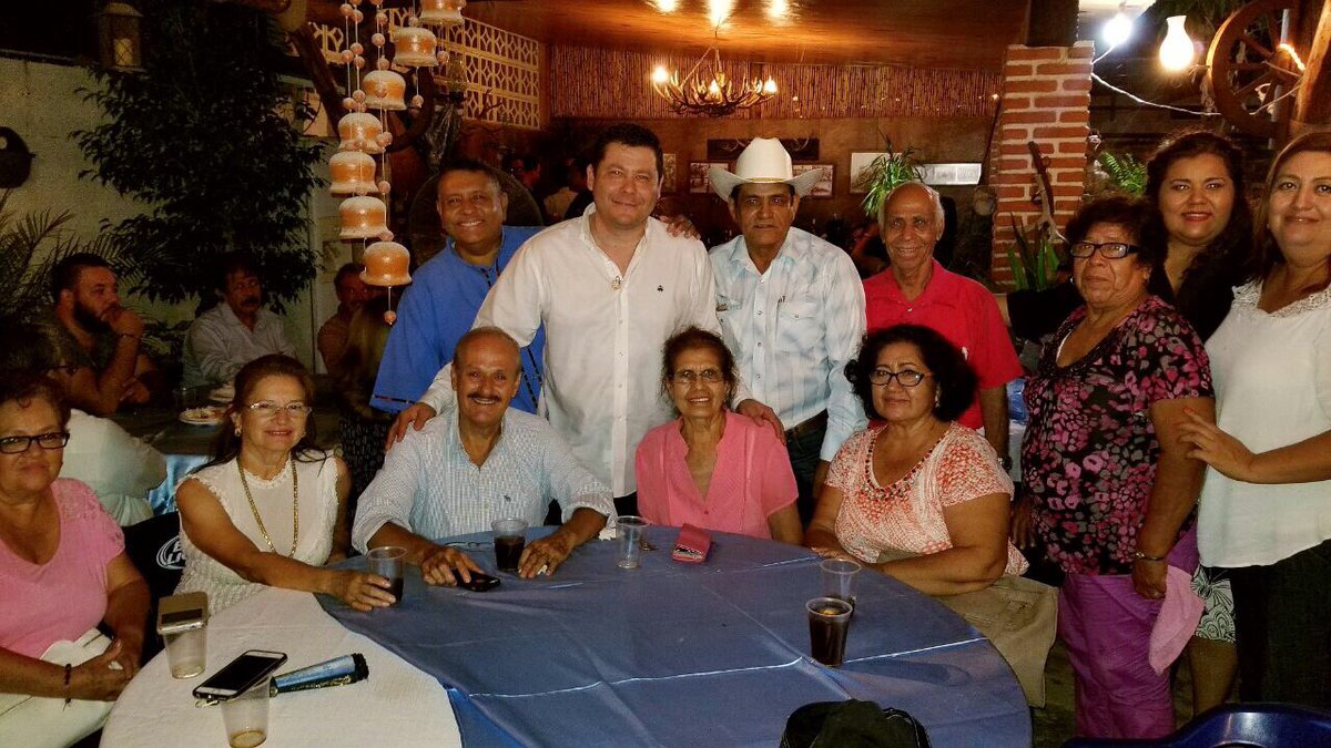 aguajito10's tweet photo. Festejando a nuestro amigo @JuanVa68 en su cumpleaños gracias a todos los que hicieron posible este festejo @mikeleyva75 @GalvanSecun https://t.co/JVE0q5kTTV