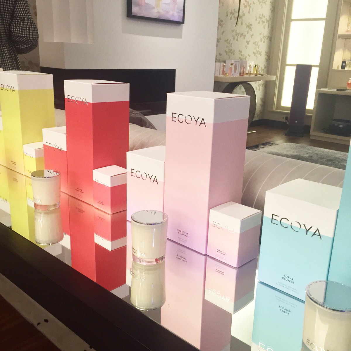 christinamoore2's tweet photo. The stage is set... #helloglorious #ecoya #candles #pressday #beauty #natural #freelance #pr https://t.co/FfKICp66lb