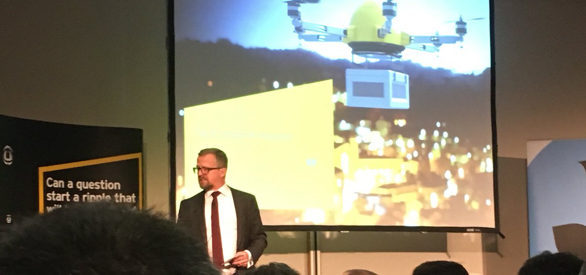 ColinPearson_EY's tweet photo. #EYUK #EYEnergy Mark Hutchinson kicks off #OE2017 with a talk on #Digital https://t.co/xKHrUoV6jQ
