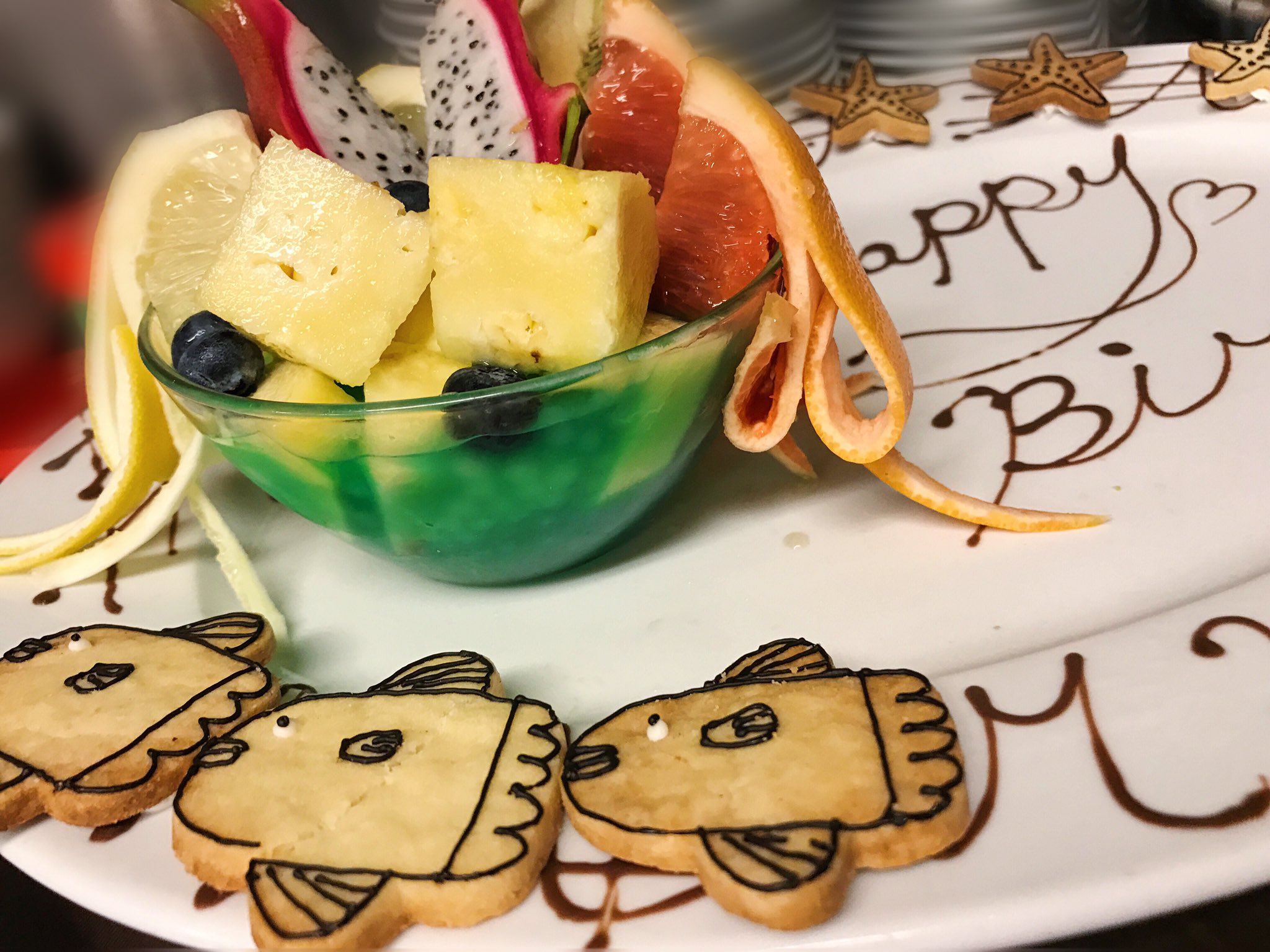 モンスーンカフェ渋谷 先日 お客様の手作りクッキー とモンスーンカフェのバースデープレート の素敵なコラボレーションでお誕生日をお祝いさせていただきました お客様の許可を得てお写真を載せさせていただいています