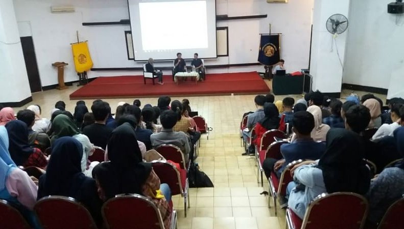pdb2017's tweet photo. [LIVE REPORT]

Saat ini sedang berlangsung pembawaan materi "Motivation Training" yang dibawakan oleh kak Odie dan kak Alex https://t.co/96moz9ngXi