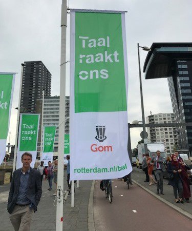 <a href="/gomschoonhouden/">Gom</a> ondersteunt de Week van de Alfabetisering oa door mee te vlaggen in de vlaggenparade van Rotterdam #WvdA17