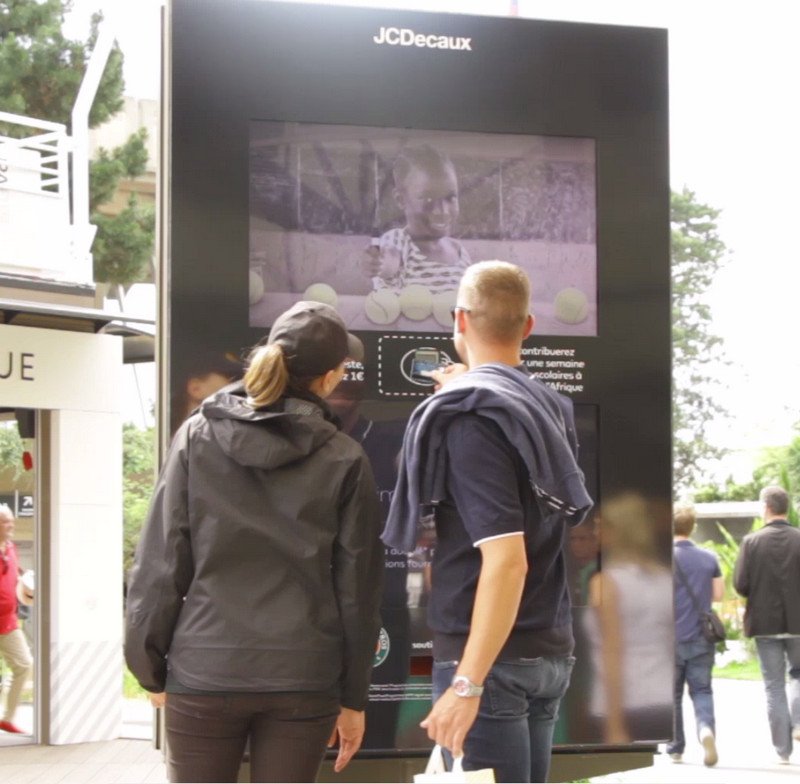 JCDecaux_France's tweet photo. Découvrez la campagne pour le @WFP_FR prix du meilleur dispositif d'affichage innovant #grandprixdesmedias #GPDM17 https://t.co/xUuR0GRwGu https://t.co/TTDBGFNkGN