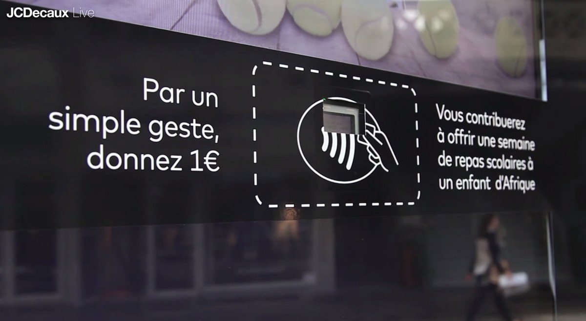 JCDecaux_France's tweet photo. Découvrez la campagne pour le @WFP_FR prix du meilleur dispositif d'affichage innovant #grandprixdesmedias #GPDM17 https://t.co/xUuR0GRwGu https://t.co/TTDBGFNkGN