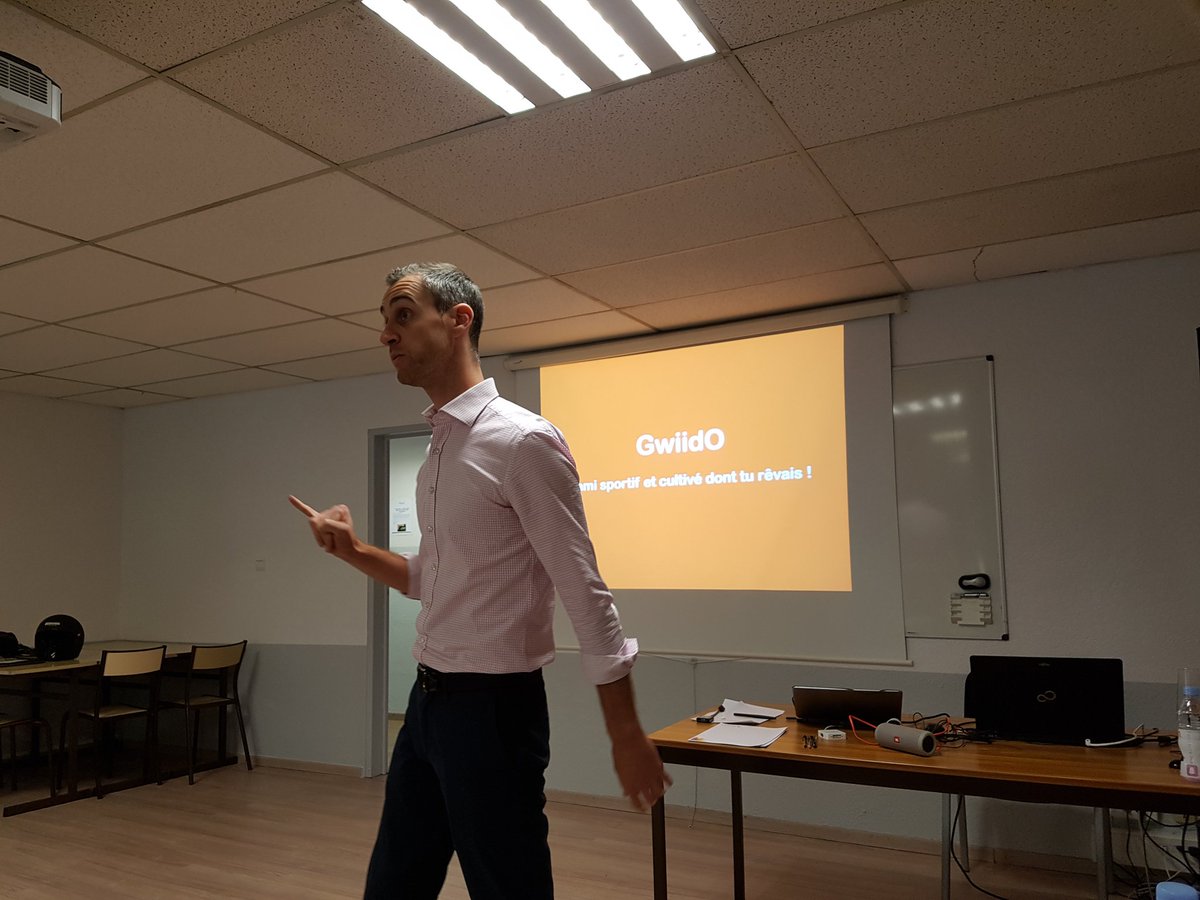 ESCAET's tweet photo. #PTI_incubateur...lancement officiel de notre incubateur de start up #Travel avec @myprovencepro @marseilleinnov @CCI_MP https://t.co/7HLT1gza0o