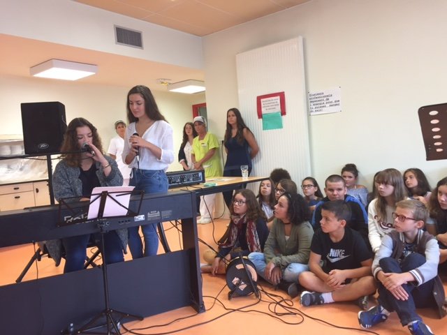 acpoitiers's tweet photo. Percussions et chorale pour #RentreeEnMusique au collège F.Gaillard à Cognac @charente, en partenariat avec conservatoire @GrandCognac https://t.co/kq3LTWPunP