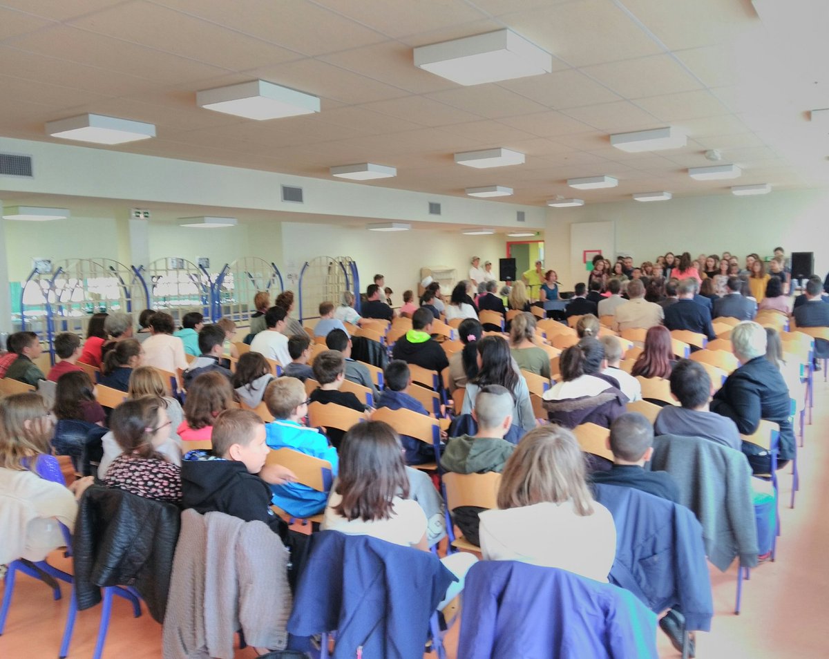 acpoitiers's tweet photo. Percussions et chorale pour #RentreeEnMusique au collège F.Gaillard à Cognac @charente, en partenariat avec conservatoire @GrandCognac https://t.co/kq3LTWPunP