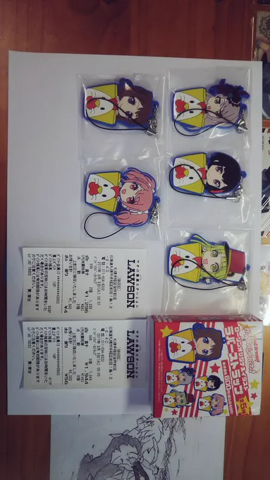 全部揃える羽目になりました。
財布は...軽いです。 