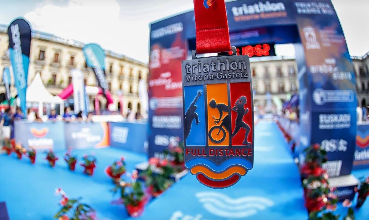 triatlonnoticia's tweet photo. Hoy abre inscripciones a las 10:00 el  Triathlon Vitoria-Gasteiz 2018   @TriVitoria  date prisa que se acaban!!  https://t.co/BQHT8kCv8s https://t.co/fr7Gick6ls
