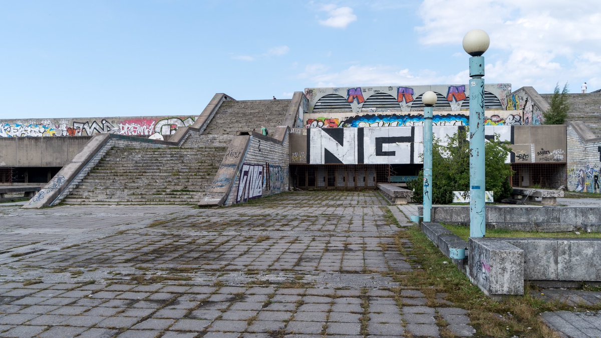 jensassmann's tweet photo. Lots of concrete, steps and #leadinglines at #urbex beauty #Linnahall https://t.co/q7wB83cLLm #Tallinn #Estonia #52projectJA https://t.co/yHgkrLuAI5