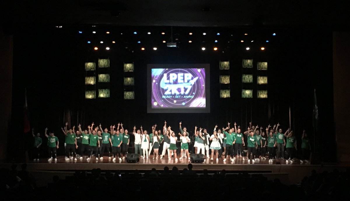 #LPEP2k17 Ending the CAO performances with Innersoul and LSDC Street, Contemporary, and Folk singing One World, One La Salle 💚 #OneCAO