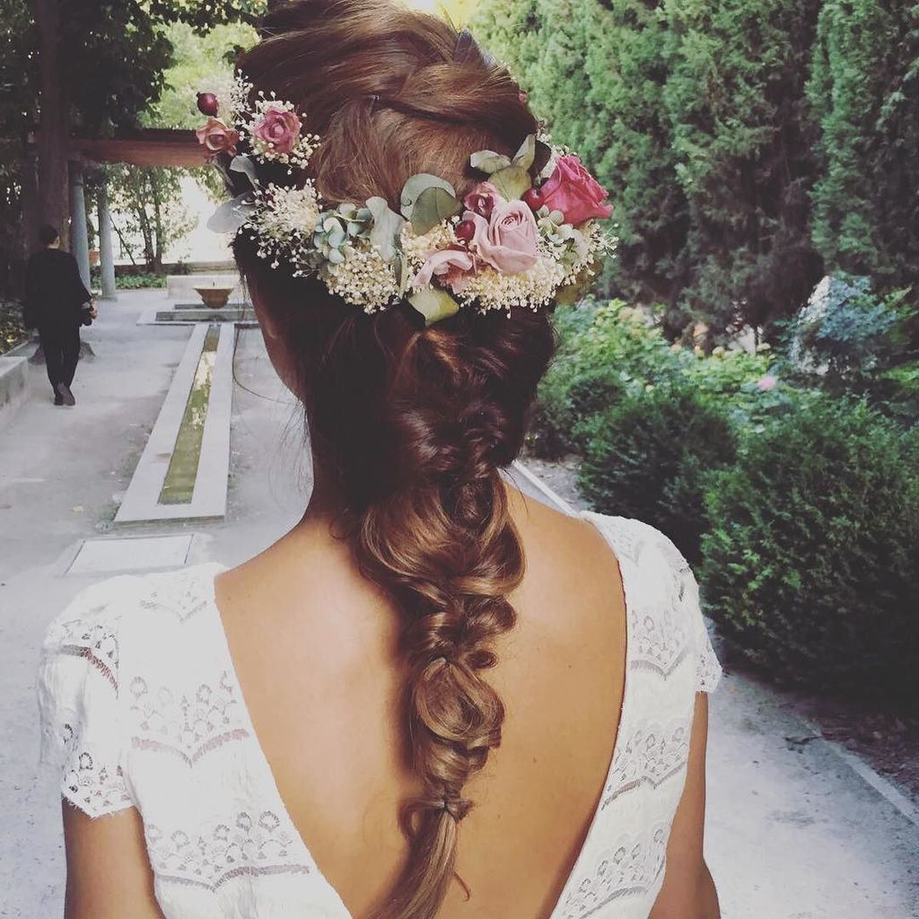 cris_camOn's tweet photo. #novias encantadoras y con mucho glamour vestida de @lauredesagazanspain y #tocada con un @cris_camon 😉 
Fotón de … https://t.co/my2z19WIBN https://t.co/m3cqFctEZ4