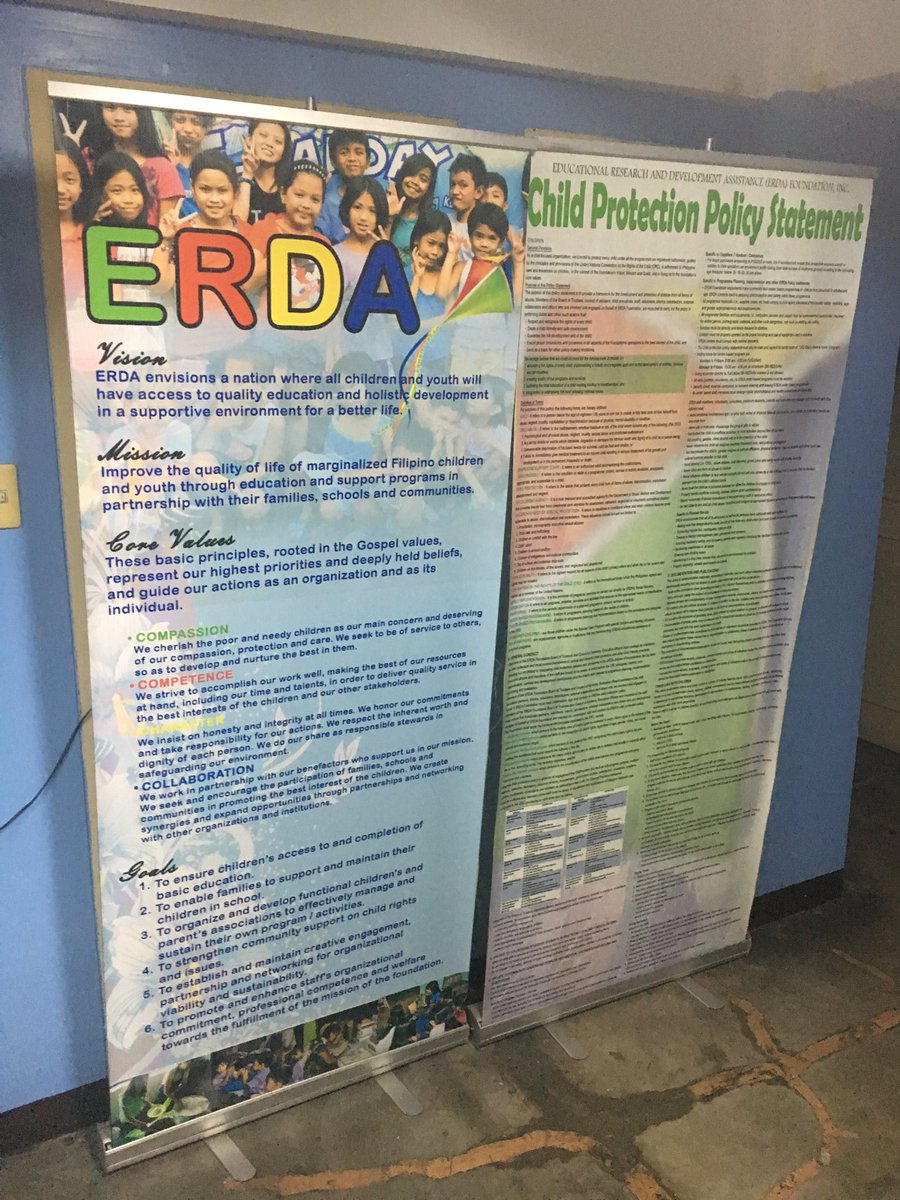 Dan_Lynch1's tweet photo. Partnering with ERDA #philippines2017 @johnfinneran @NewmanCollegeWA #immersion #shinethroughdiscovery  @RebeccaBramanto @groseben1 @skilcs https://t.co/3m6X7L3xpW