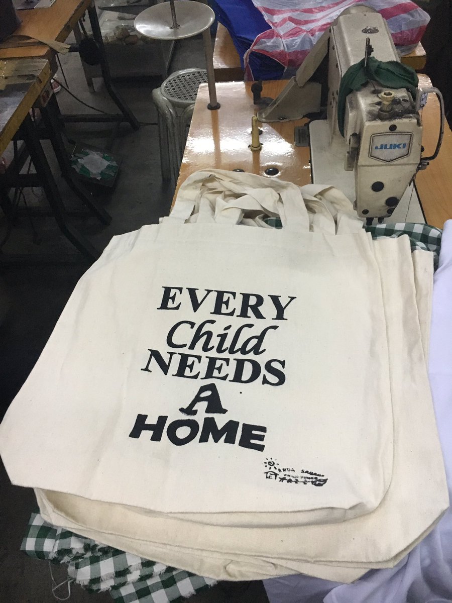Dan_Lynch1's tweet photo. Partnering with ERDA #philippines2017 @johnfinneran @NewmanCollegeWA #immersion #shinethroughdiscovery  @RebeccaBramanto @groseben1 @skilcs https://t.co/3m6X7L3xpW