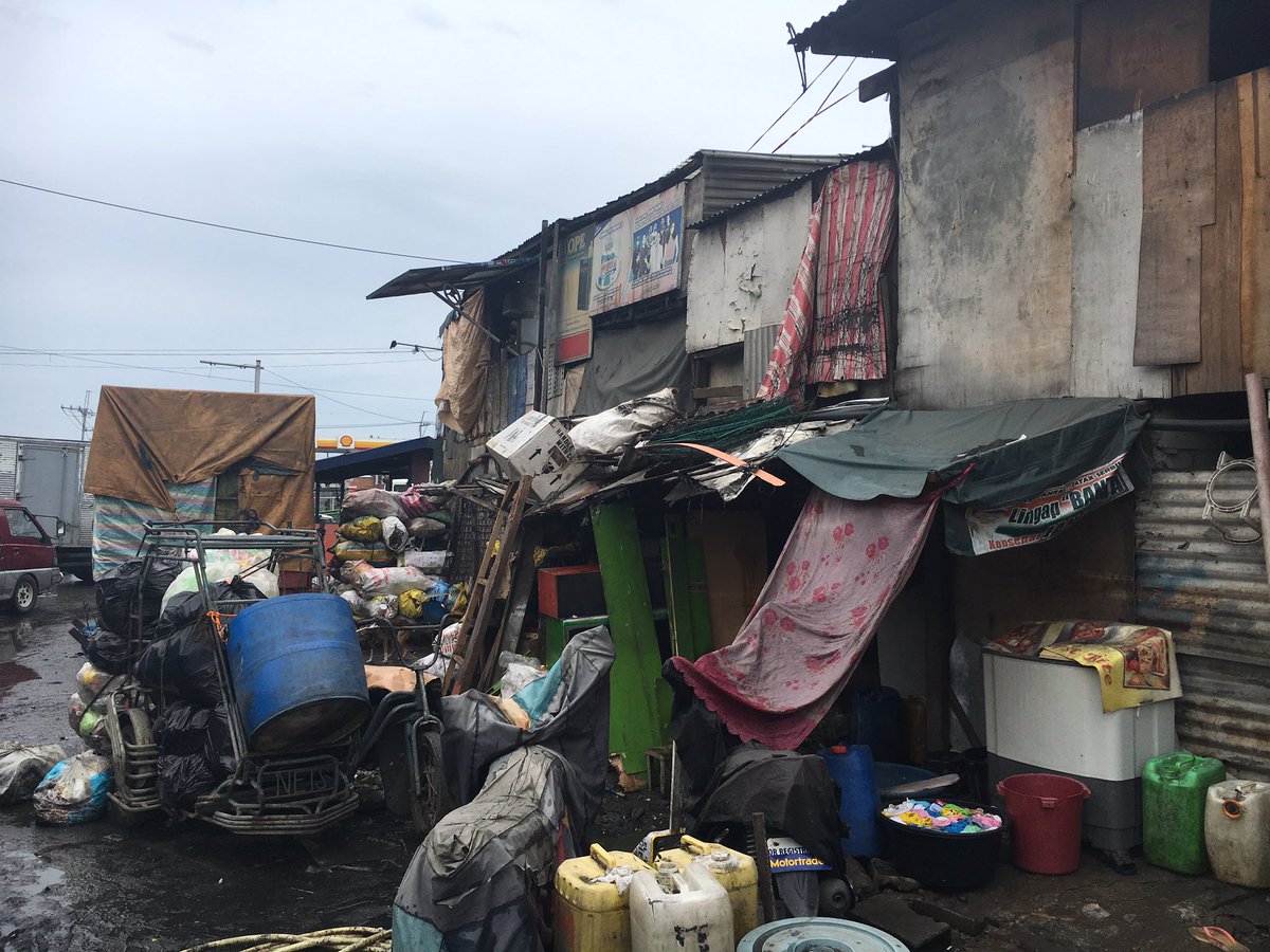 Dan_Lynch1's tweet photo. Partnering with ERDA #philippines2017 @johnfinneran @NewmanCollegeWA #immersion #shinethroughdiscovery  @RebeccaBramanto @groseben1 @skilcs https://t.co/3m6X7L3xpW