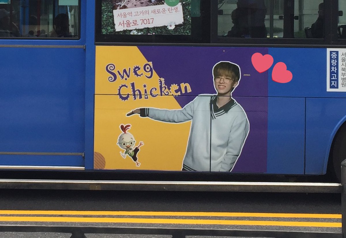 Chanyuiii's tweet photo. แง๊งงง เดินๆอยู่แถวหน้าห้างShinsegae มยองดง เจอรถเมล์โปรโมทวันเกิดพิเจ 😍😆 ฮรือออ น่ารักมากเลย
#JAE #DAY6 #EVERYDAY6 #SwegChicken HBD❤️ https://t.co/BZiX3mhfEW
