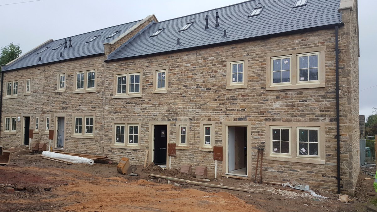 SimplicityLtd's tweet photo. the new 4 bed town houses at holmesfield https://t.co/wT1aiBf7zJ