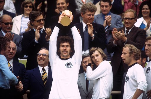 Happy birthday to Germany legend Paul Breitner, a World Cup winner in 1974 and finalist in 1982 - he turns 66 today! 