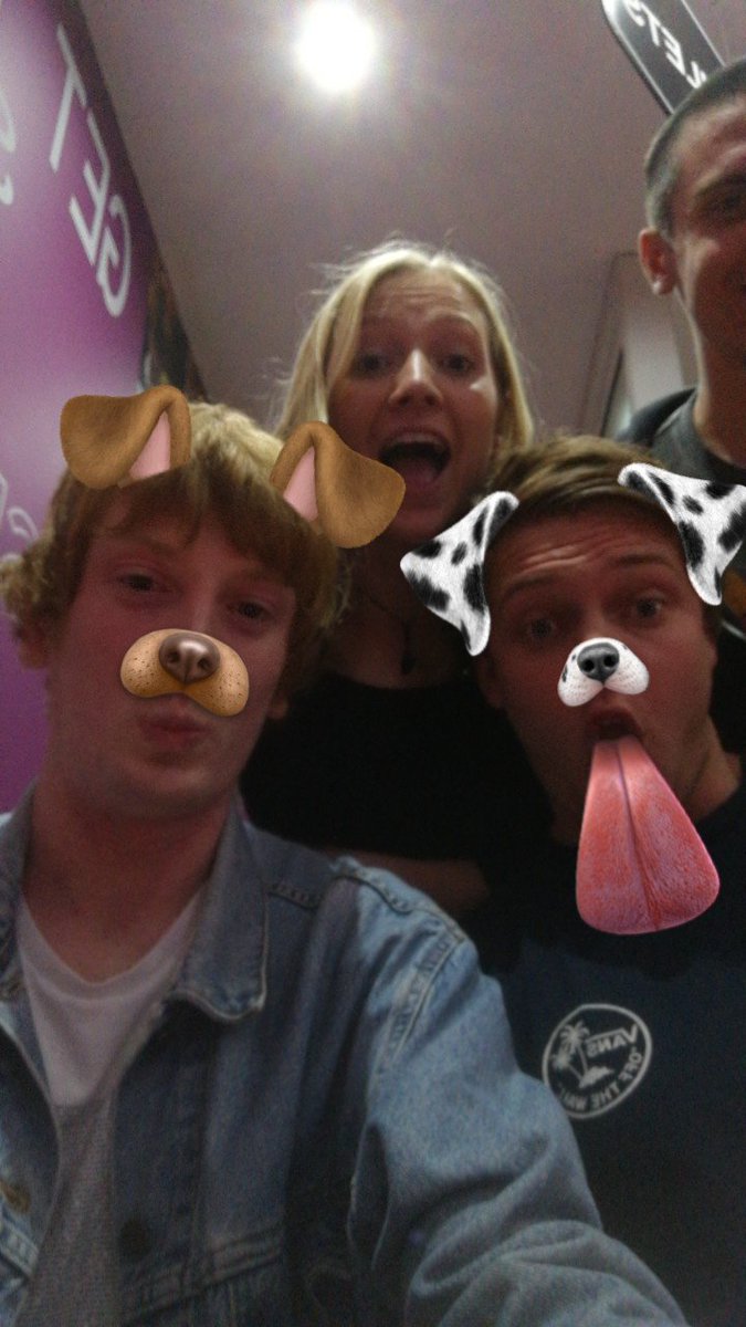 Weak_Kazoo's tweet photo. Tays birthday trip to scoops #thotfilter #baldliam https://t.co/Hzftnw6qoB