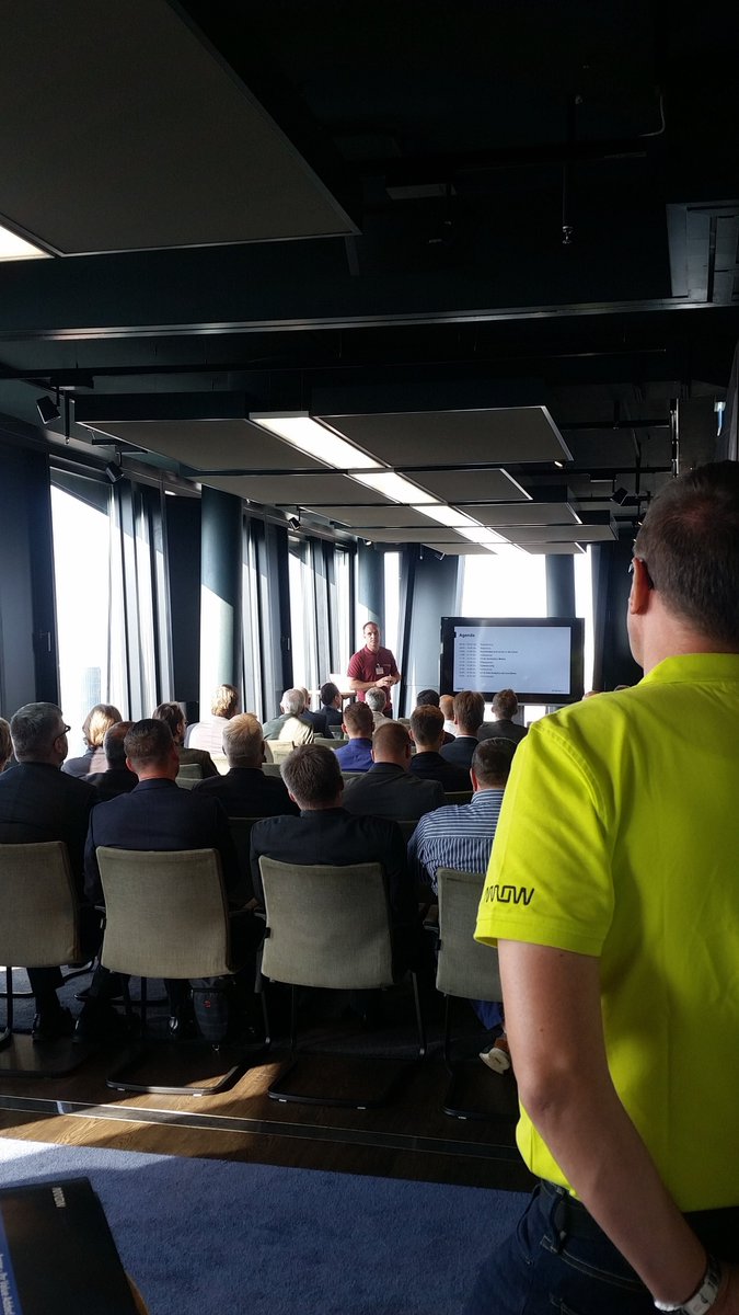 Arrow_ECS_DE's tweet photo. #ArrowGetConnected in Hamburg im #Clouds ist voll im Gange!
#Arrow_ECS_GmbH https://t.co/qpdPajHjp8