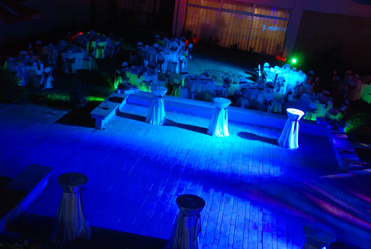 Дали сте за #танго? 😉
Фин и #Романтичен #амбиент во Ambrosia #garden  на #Хотел Континентал
#hotel #Hotelcontinental #Skopje #opengardens