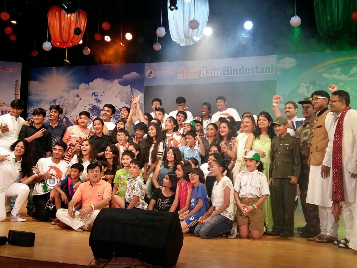 house_of_moves's tweet photo. Another amazing event with some amazing people! 
Sanskriti Club | 2017 
#houseofmoves #dance #stage https://t.co/rPVuCUOEQg