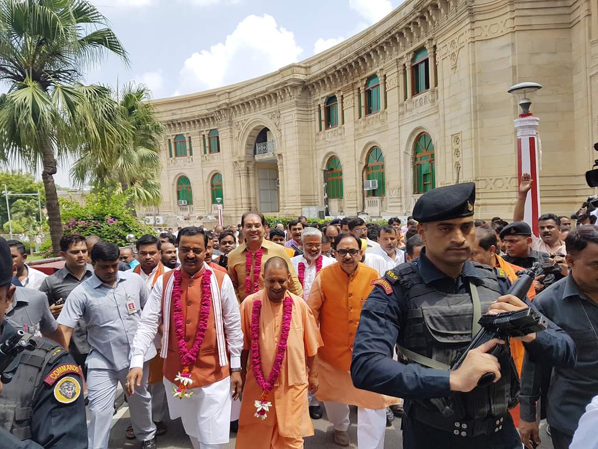 swatantrabjp's tweet photo. आज विधानसभा में विधान परिषद सदस्य हेतु नामांकन कराया । साथ में मा0 मुख्यमंत्री जी, एवं ��ोनों उपमुख्यमंत्री जी ने भी नामांकन कराया । https://t.co/hTbIsPMQpY