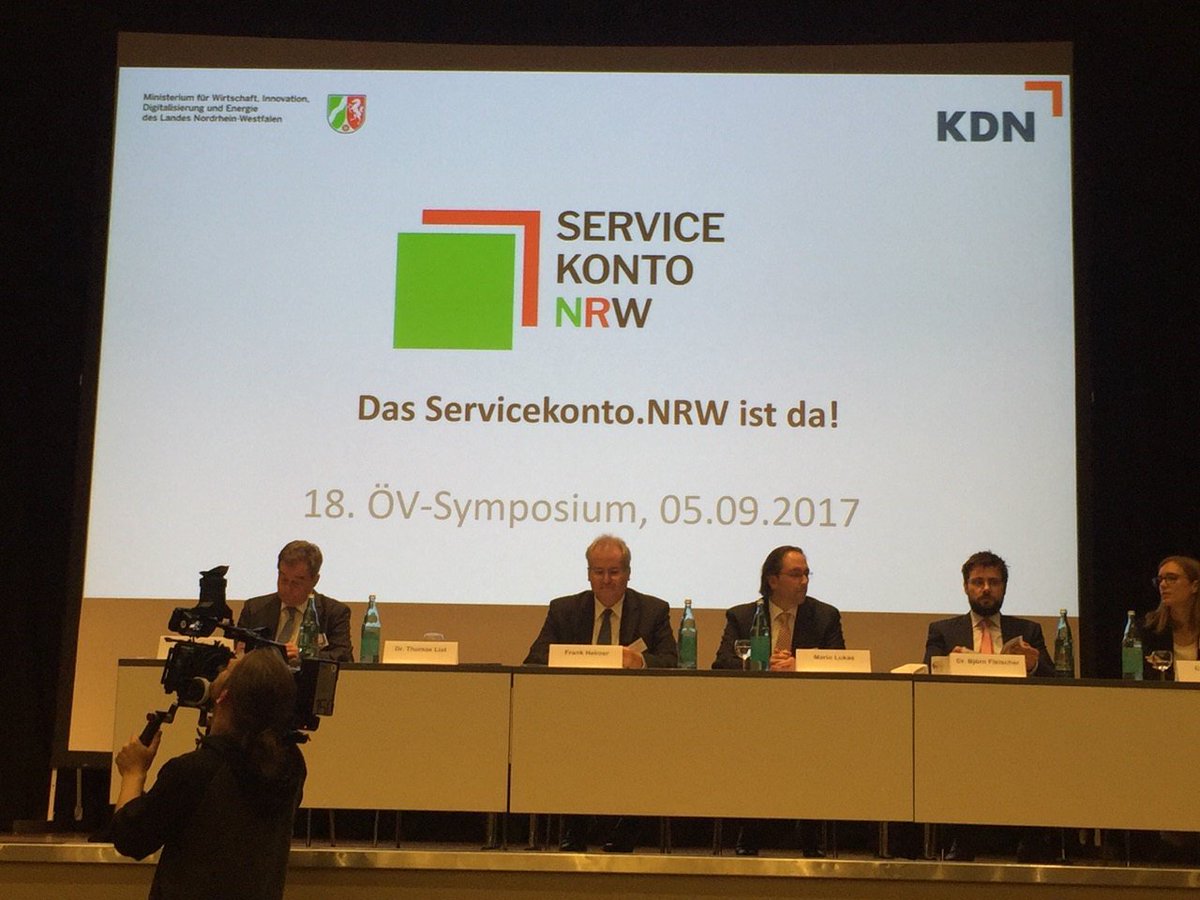 Governikus's tweet photo. #Servicekonto NRW ist da! Wir freuen uns für NRW & über das gemeinsame gelungene Projekt. Dr. List stellt es gerade vor. #eGovernment #oev17 https://t.co/IUhDiyMDVL