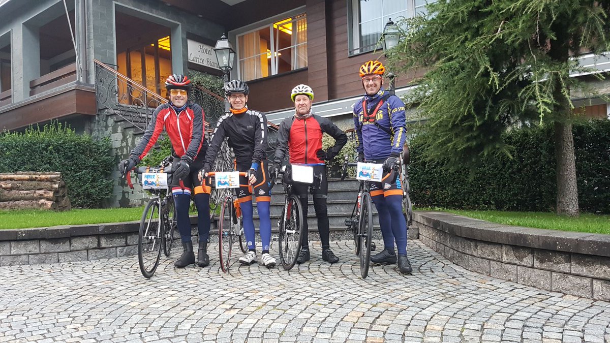 Forza4Energy's tweet photo. Vandaag zal Sammetje worden gefietst door @leosteijn Marc Pieter en Herman. Mortirolo Gavia Stelvio op 1 dag @Sam_26_01_2011 op elke top! https://t.co/F93jFewwHJ