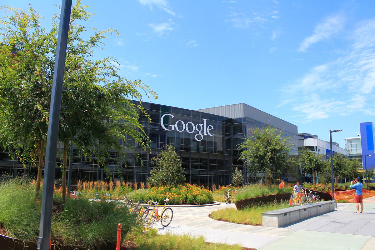 Numerama's tweet photo. Le créateur d'Opera dénonce à son tour les méthodes répressives de Google - https://t.co/bfmIeRftKv https://t.co/4MRlO7Cjjg