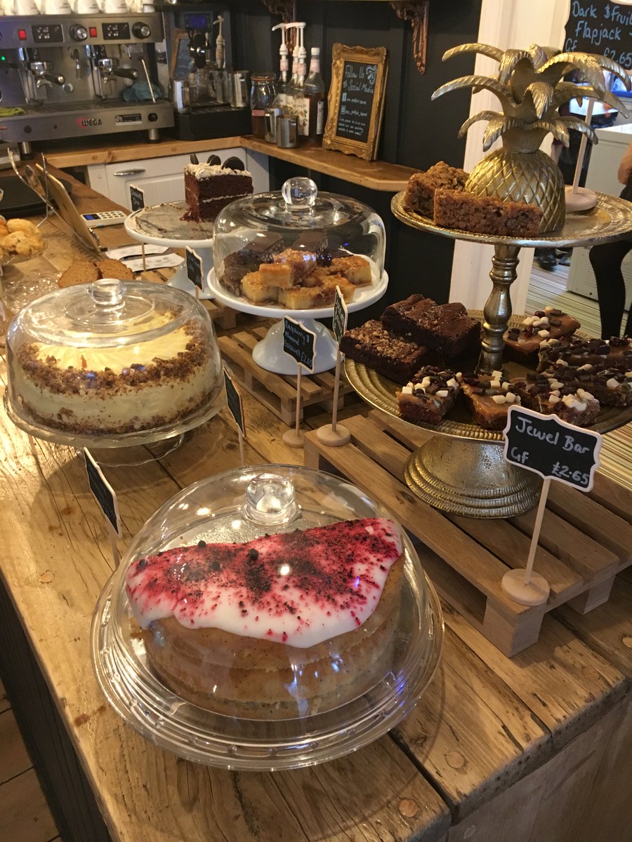 chompthatoxted's tweet photo. Enjoy a back to school offer from the fabulous folk at The Perfect Blend Cafe in #limpsfield A free tea with any slice of cake today ! https://t.co/cMhLILvPlA