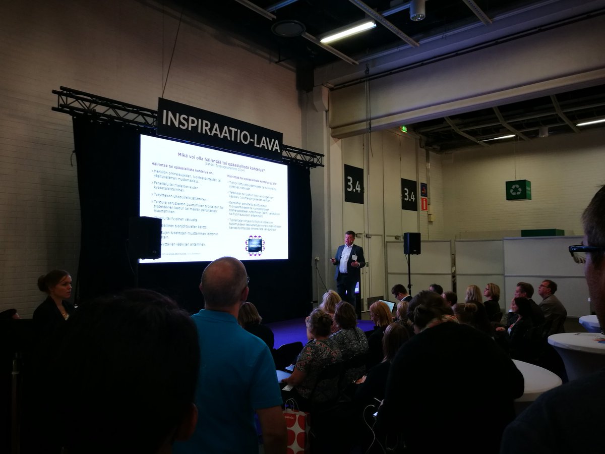 EasyfairsSuomi's tweet photo. Mikä on häirintää työpaikalla? #esimies17 @EsimiesFIN https://t.co/xiGcTKjxzf