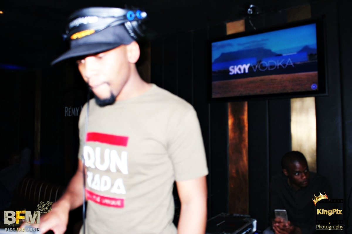 AYAPROW_BIGGFUN's tweet photo. @SKYYvodkasa Colest pictures I've seen #SKYYWAY #BiggFunWave https://t.co/UROKJE46yZ