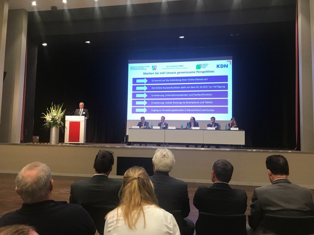 Governikus's tweet photo. Umsetzung des jetzt bereitstehenden #Servicekonto NRW mit Governikus Autent beim #oev17 #egovernment https://t.co/LMSvWfLcsc