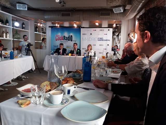 nuevosurco's tweet photo. Comienzo de temporada desayunos de @Club1Experience y @Madridforo. En @Babelia_Cafe por @Clickradiotv y #TVStream. Hoy con @JavierMaroto. https://t.co/1TMT06pnXm