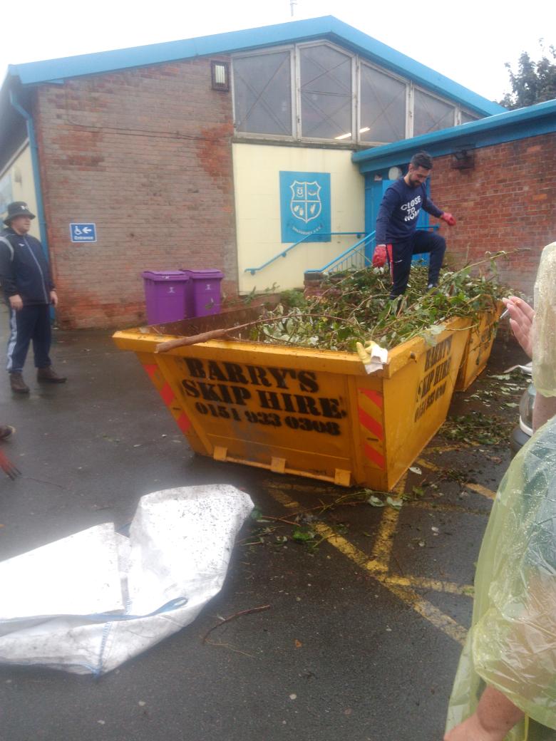 2 skips in #wearentscaredofnorain 😂 @Area28WH <a href="/WHRegion6/">Region 6</a> <a href="/WHCloseToHome/">William Hill CTH</a>