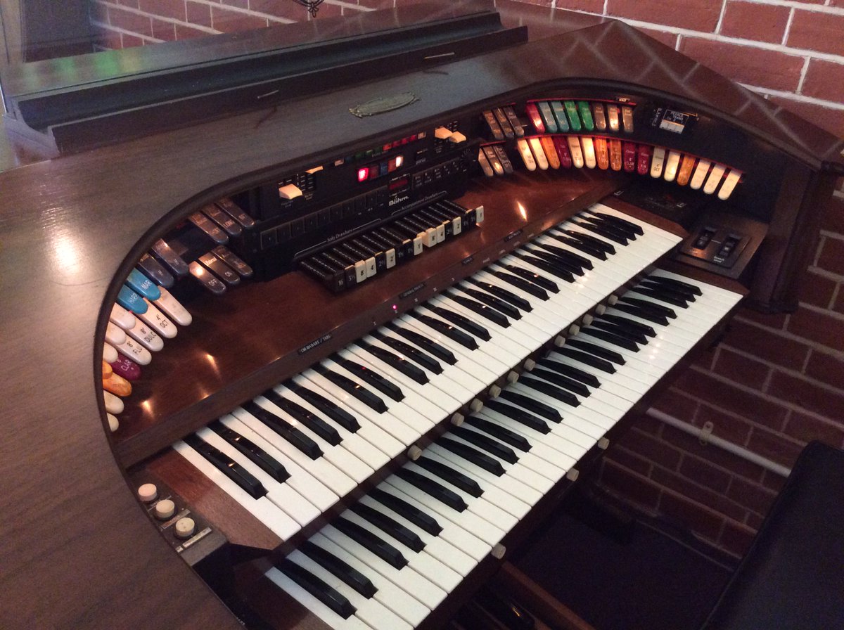 the lady organist tweet media