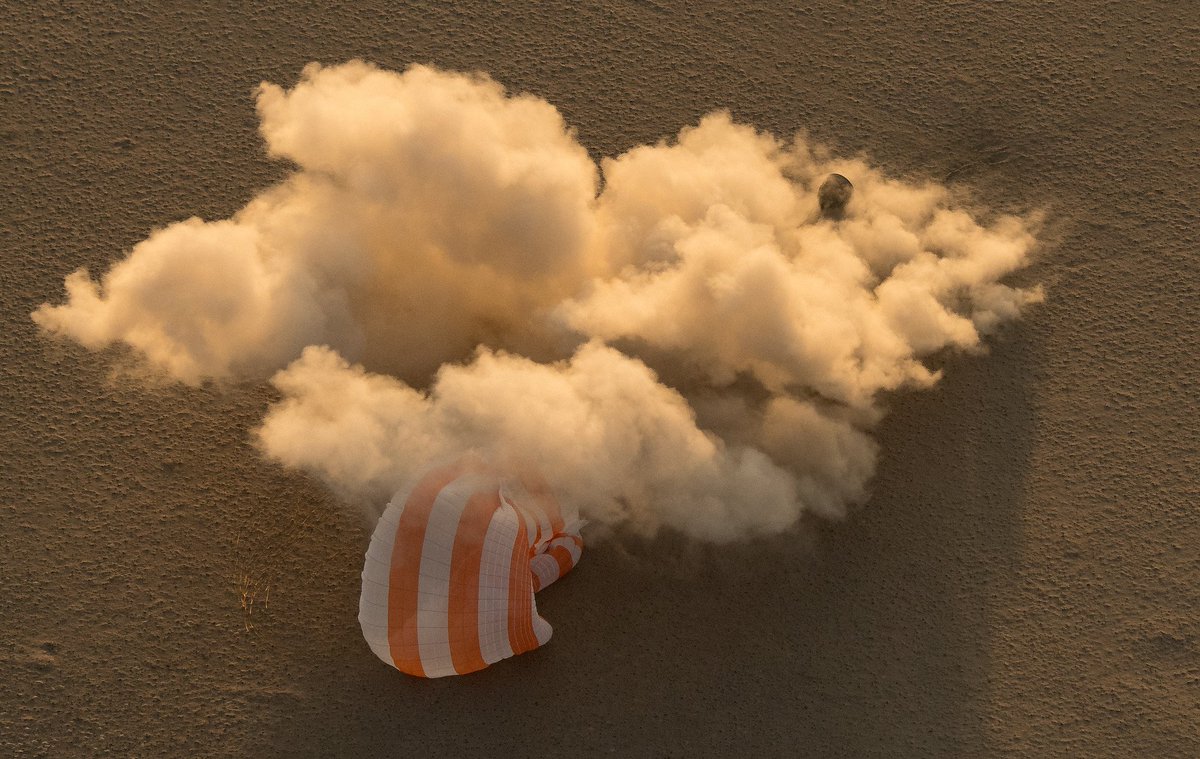ShuttleAlmanac's tweet photo. More pics from the return of the crew of #Exp52 #SoyuzMS04 Yurchikhin, @AstroPeggy and @Astro2fish #ISS - Emerging from the dust https://t.co/QCbMPNkBVw